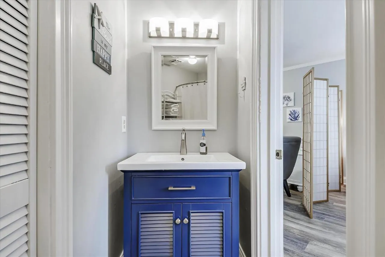 Cozy Holiday Hideaway, Sleeps 4! Steps To The Beach! Renovated 2021 Condo Panama City Beach Lägenhet