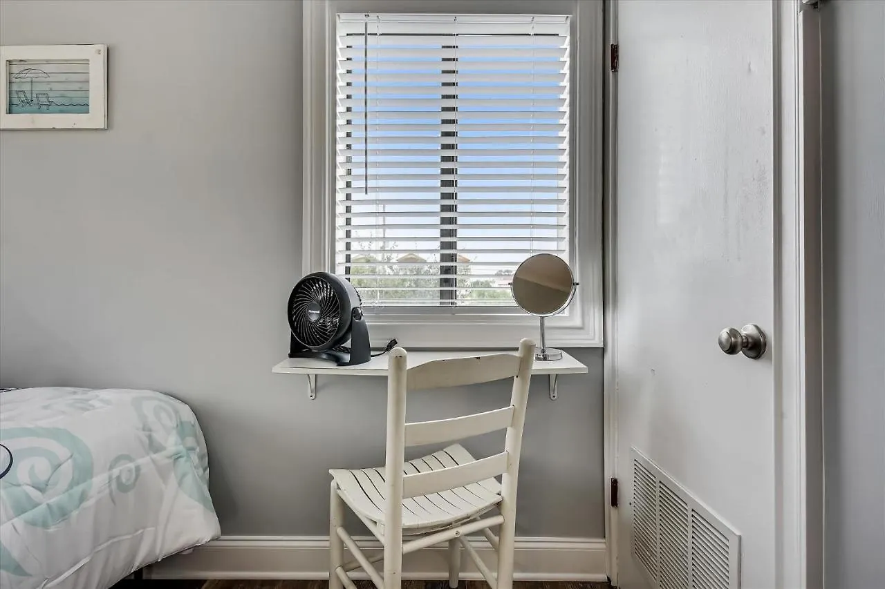 Cozy Holiday Hideaway, Sleeps 4! Steps To The Beach! Renovated 2021 Condo Panama City Beach 0*,