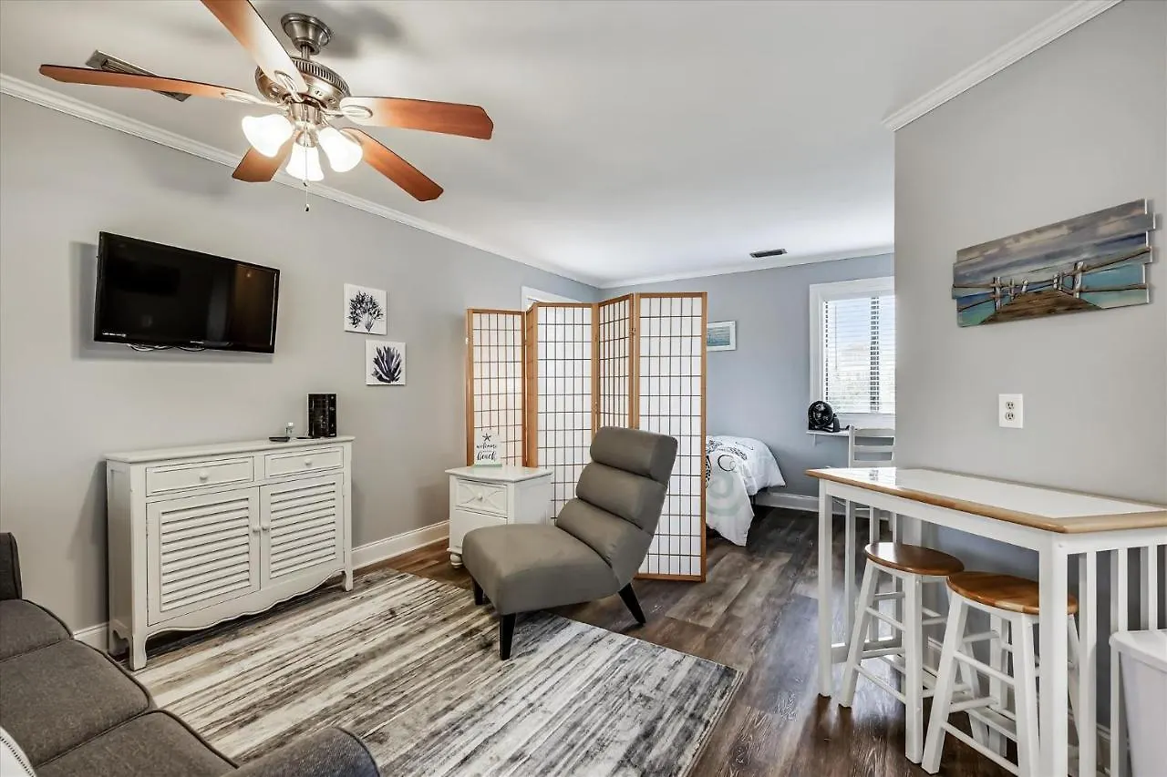Lägenhet Cozy Holiday Hideaway, Sleeps 4! Steps To The Beach! Renovated 2021 Condo Panama City Beach