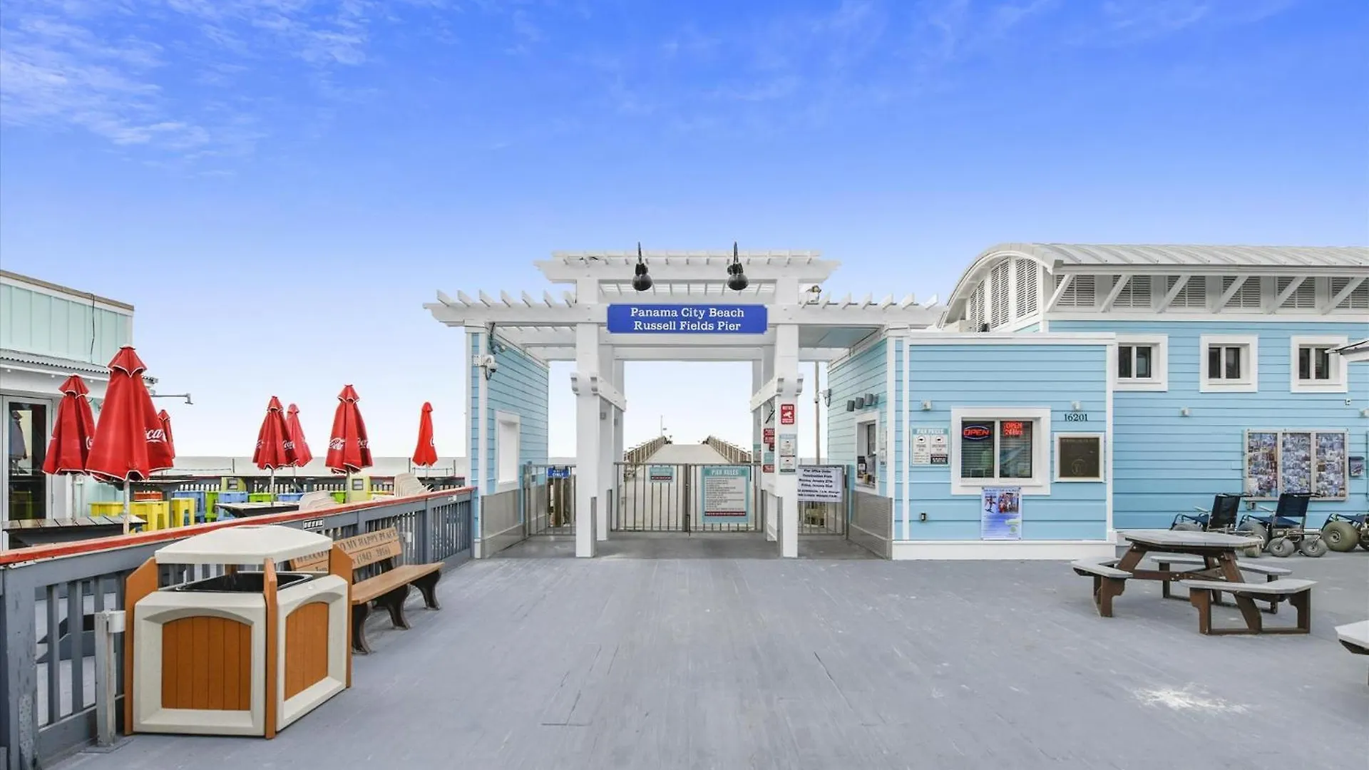 Cozy Holiday Hideaway, Sleeps 4! Steps To The Beach! Renovated 2021 Condo Panama City Beach USA