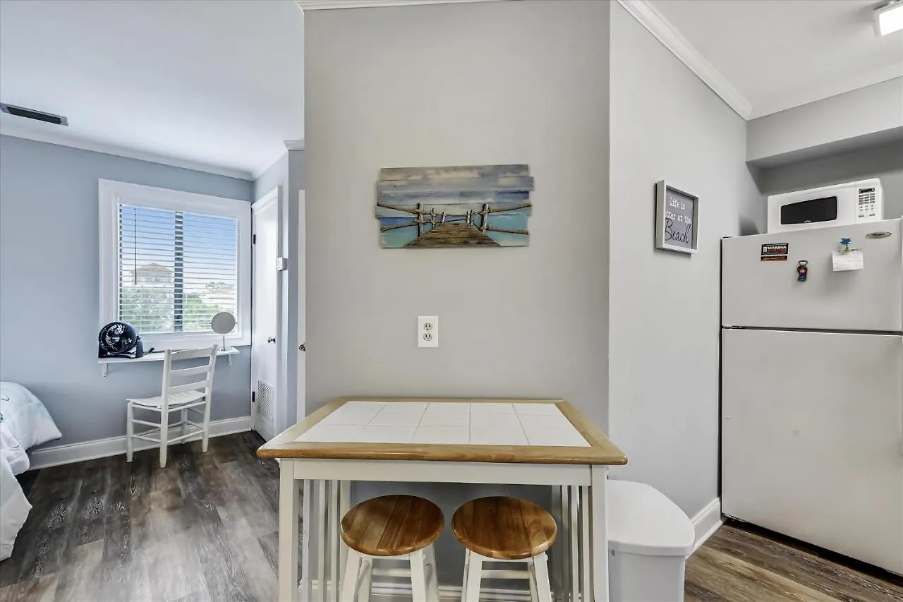Cozy Holiday Hideaway, Sleeps 4! Steps To The Beach! Renovated 2021 Condo Panama City Beach 0*,  USA