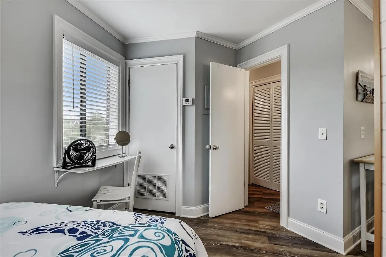Cozy Holiday Hideaway, Sleeps 4! Steps To The Beach! Renovated 2021 Condo Panama Stadt