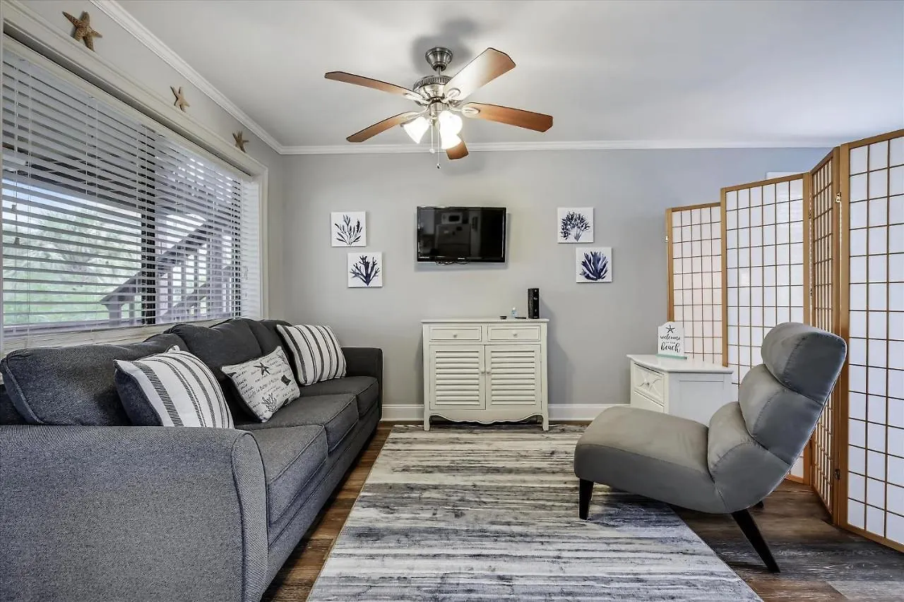 Apartment Cozy Holiday Hideaway, Sleeps 4! Steps To The Beach! Renovated 2021 Condo Panama Stadt